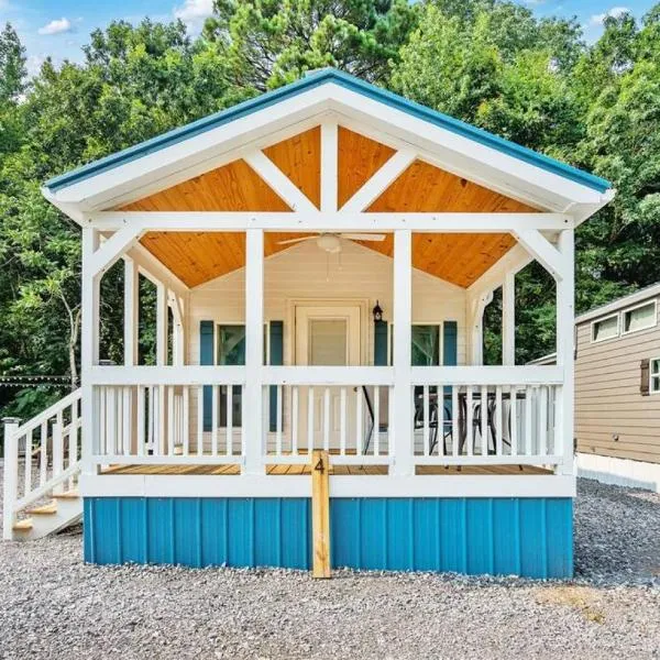 4 Heron Haus, Luxury Tiny House, Pet Friendly, Mins to Downtown Guntersville, Hotel in Guntersville