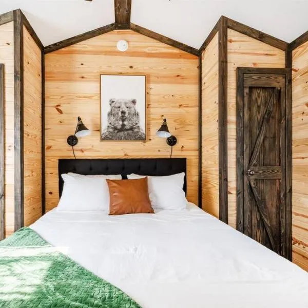 3 Bearly Working Luxury Tiny House Firepit Mins to Lake Guntersville, Hotel in Guntersville