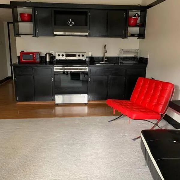 Lucy's Place -STUDIO Apt with air-conditioning, Murphy bed, ξενοδοχείο σε Hilo