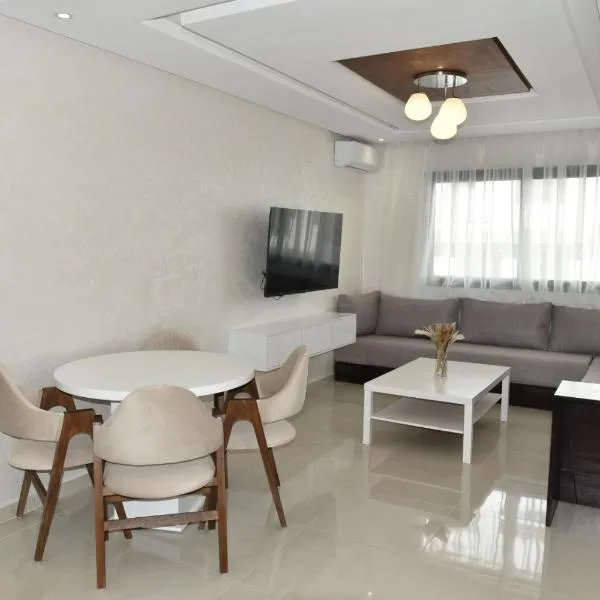 Lovely Apartment With Pool & Gym, hotel en Kenitra