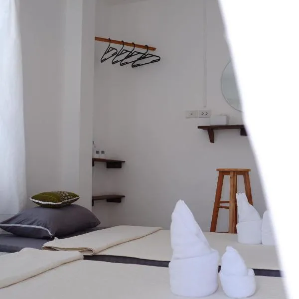ปันสุขโฮมเทล Pansuk Hometel、ナコンパノムのホテル