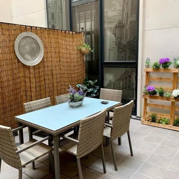 PISO CENTRICO CON PATIO PRIVADO, hotel v destinaci Madrid
