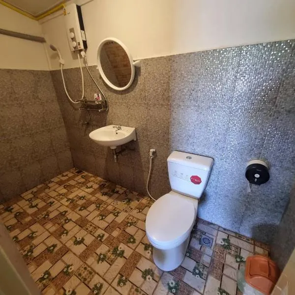 บ้านสวน คุณอารี รีสอร์ท, hotel in Ban Khok Takhro