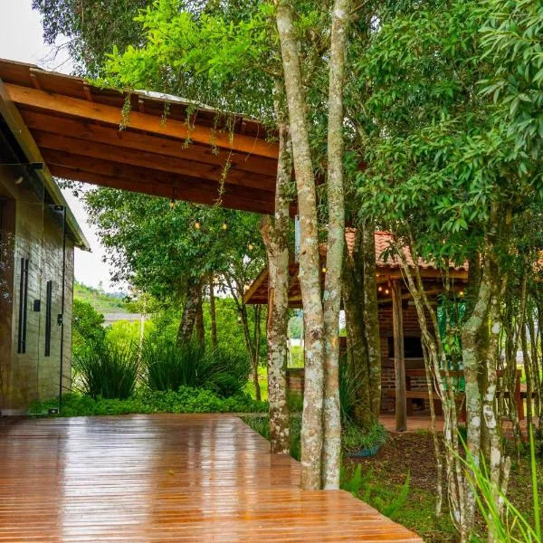 Caravaggio Container Inn (7 min d Caminho d Pedras), ξενοδοχείο σε Farroupilha