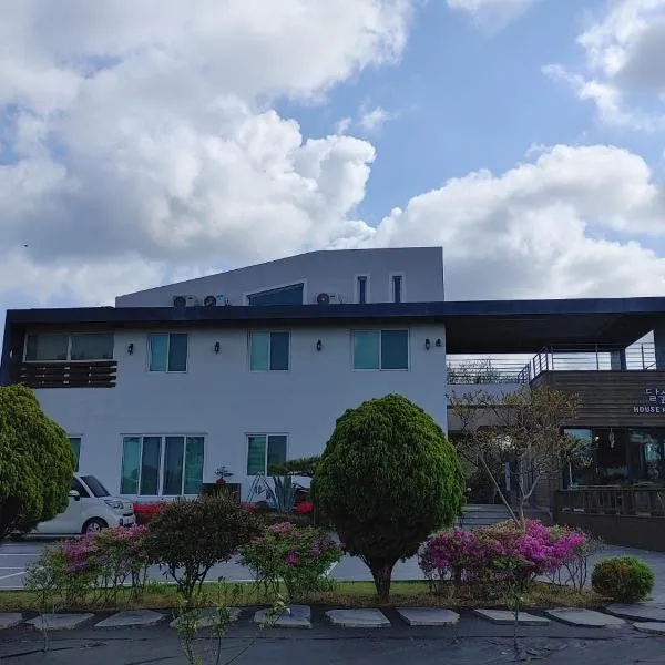 Moon Forest Guesthouse, hotel in Jeju