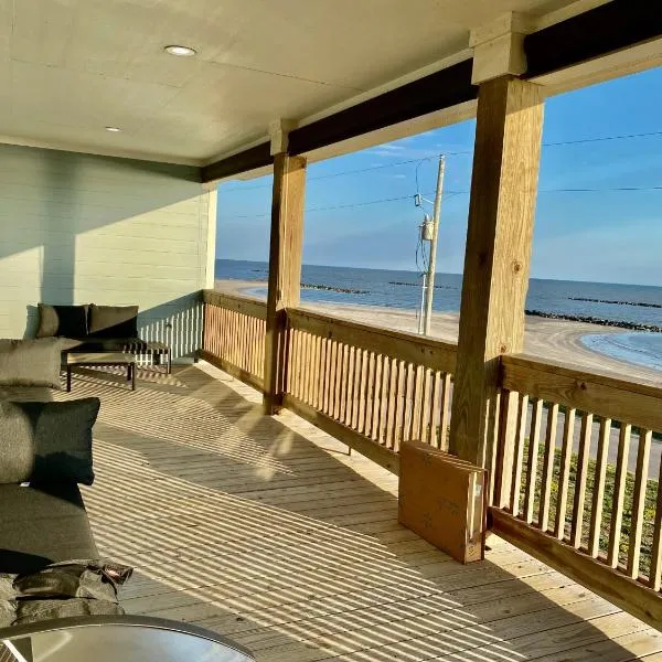 OceanFront home near HollyBeach, hotel in Cameron