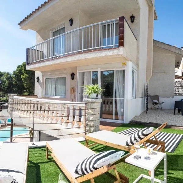 VILLA WINE & BEACH Design and Luxury in Cala Crancs, Hotel in Salou