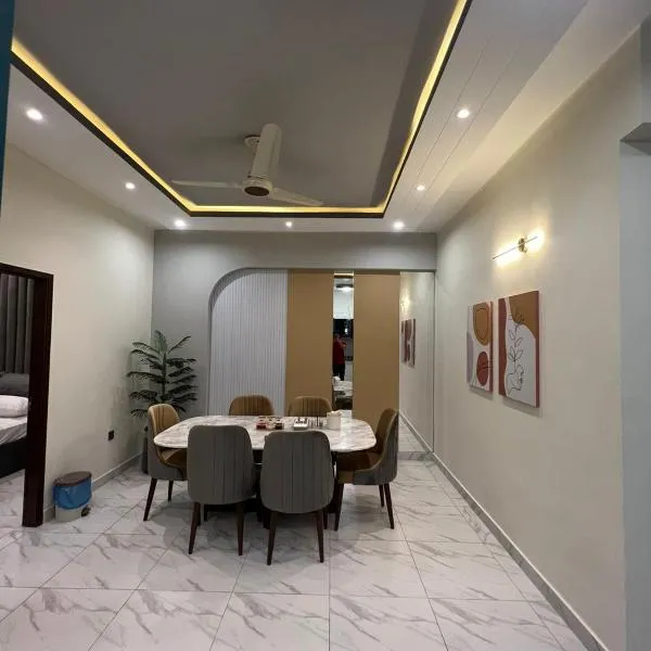 Travellers Heaven 3BR APT DHA PHASE VI Nishat Commercial, hotel in Karachi