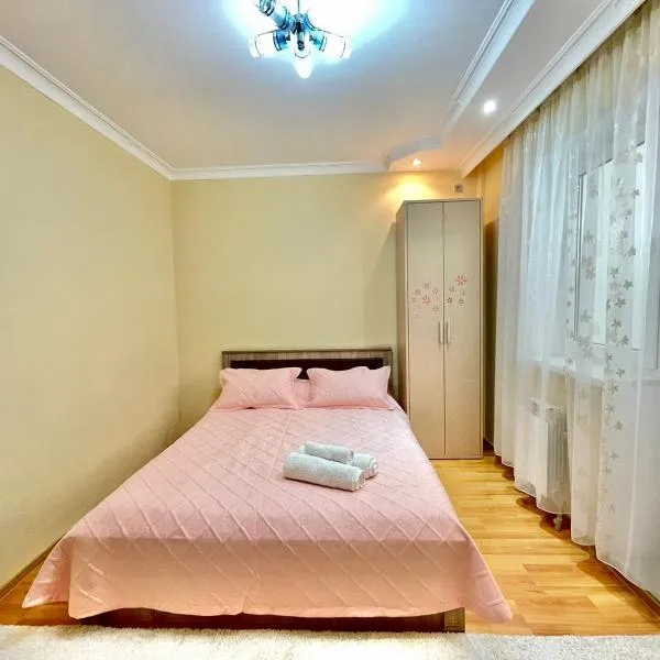 # 10 Яркая и светлая квартира, ξενοδοχείο σε Aτιράου