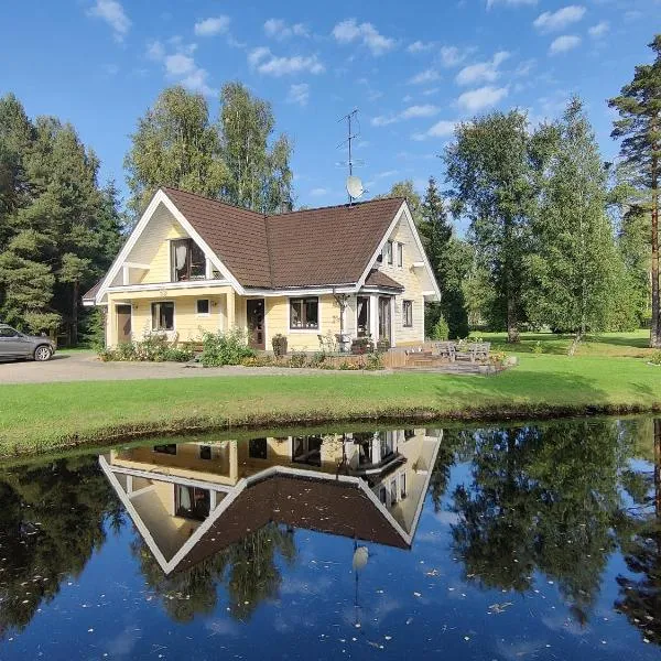 Viesu un ciemiņu brīvdienu māja Villa VĒJROZES, hotel v destinaci Ieriķi
