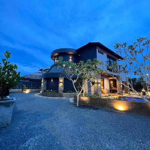 LA Villas Kuantan Private Pool,Near Beach,BBQ,Karaoke, ξενοδοχείο σε Kuantan