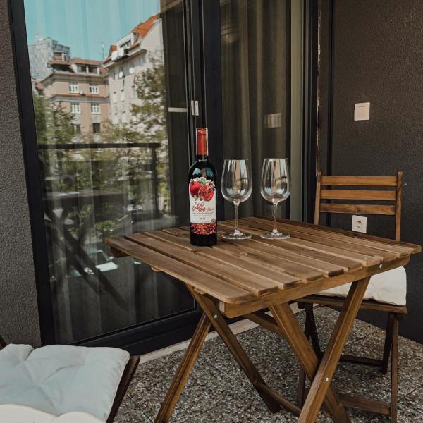 Elegant Escape apartment II - City Centre & Free Parking, Братислава