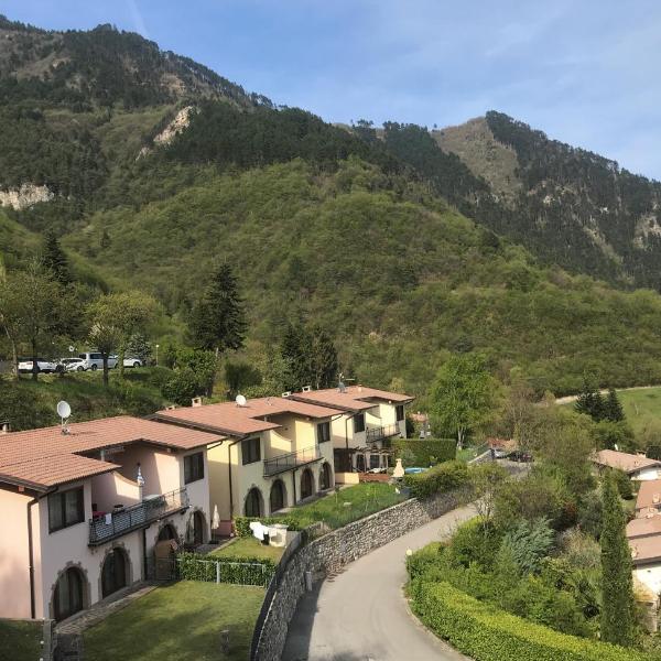 großzügiges Ferienhaus mit Seeblick und Garten in ruhiger Lage von Tignale am Gardasee