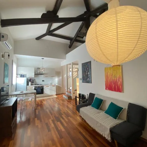 La Casa di Giulia, spazioso loft su due livelli a 10 minuti di macchina dal centro, Hotel in Bologna