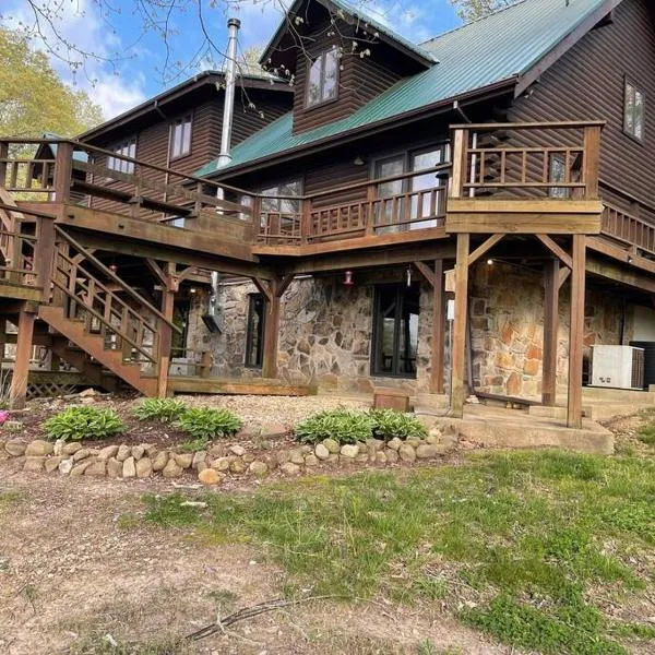 Buffalo River Lodge (Yellville)- Lower Level, hotel in Saint Joe