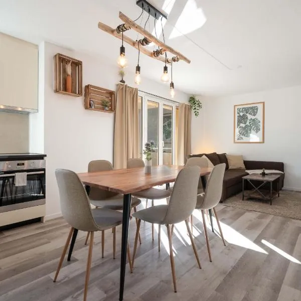 Moderne Wohnung mit Parkplatz, hotel v destinaci Ostermundigen