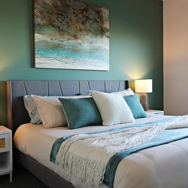 Three King Beds,Central A/C,Fireplace,Park,Disney+, hotel in Edmonton