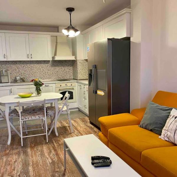 Stylish Magenta Apartment - terrace & free parking, Sofia