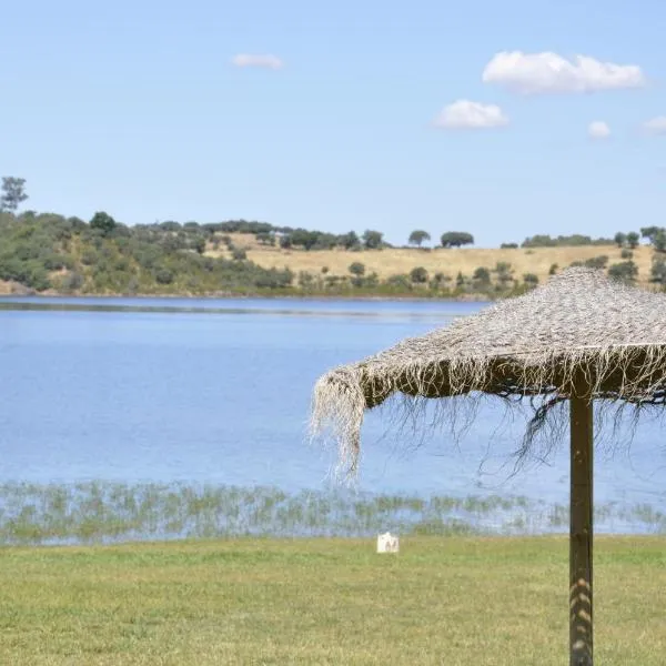 Cruceros Alqueva, hotel in Cheles