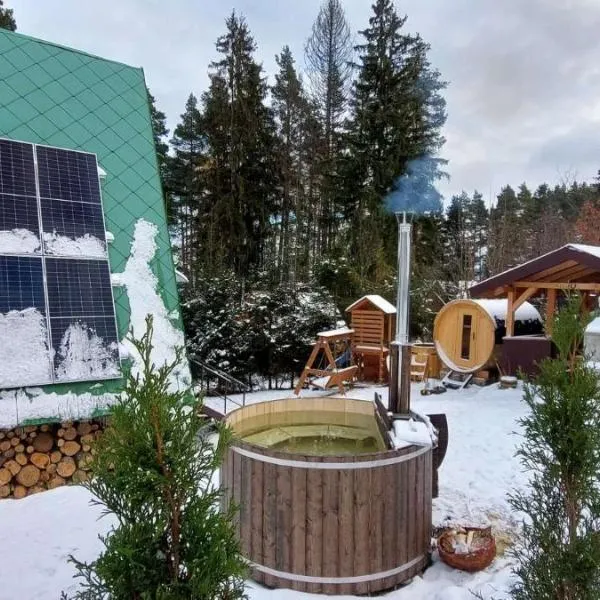 Chata na Orave so saunou a kúpacou kaďou, hotel in Námestovo