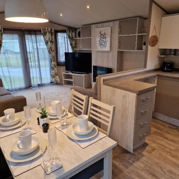 Billing Aquadrome- Bird Lake Pastures Holiday Caravan Sleep 6, ξενοδοχείο στο Νορθάμπτον