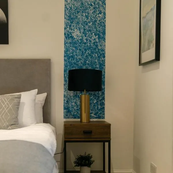 4 Bedrooms Peaceful Home Abbey Rd - St Johns Wood, hotel in London
