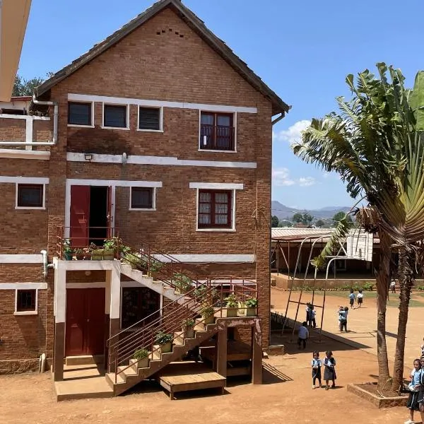 Lycée Picot de Clorivière dont les revenus financent l'éducation des élèves, hotel in Antsirabe
