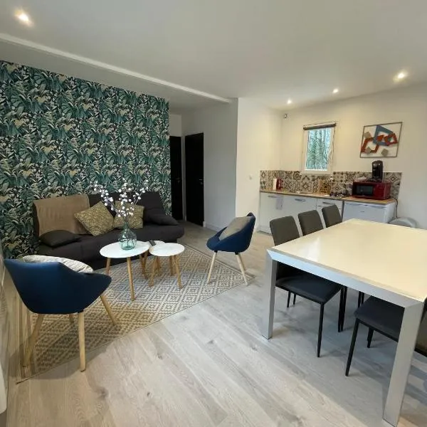 Les Chalets du Mancel - Chalet Victor - 500 m Bouleries Jump , 10 min du circuit des 24h, hotel v destinaci Parence