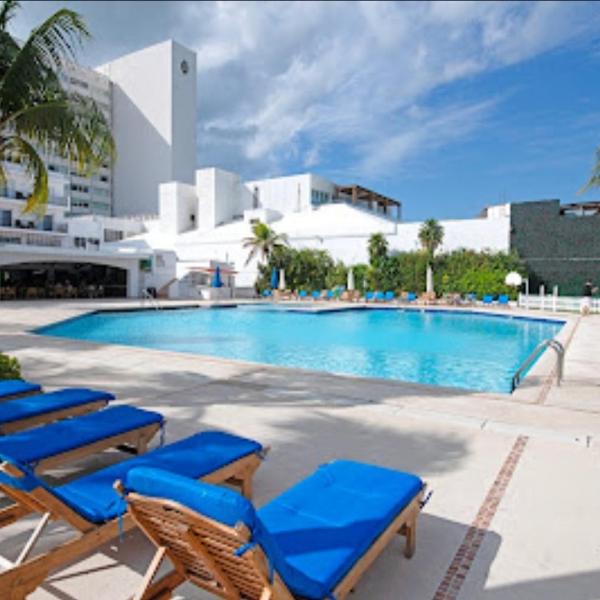 Fantastic family villa on the best beach of Cancun, Канкун