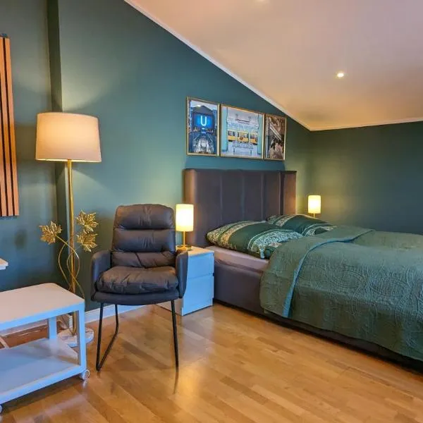 3 ROOMS - Zimmervermietung nähe Flughafen BER - gratis WLAN, Parken & Netflix, hotel i Berlin
