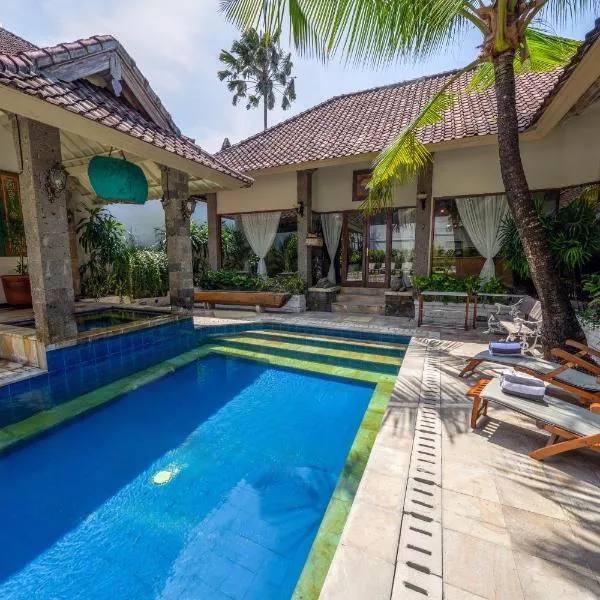 Villa CHANDI 2 - Legian - Seminyak - 5 Bedroom 4 Bathroom Villa - Great Location !, hotel in Seminyak