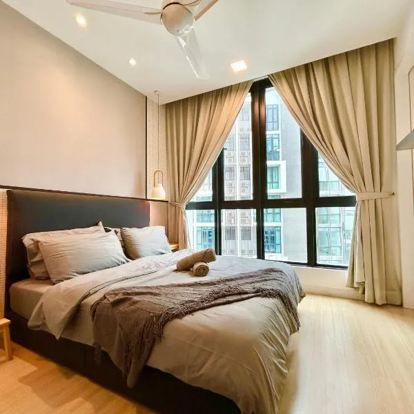 Comfort Place 1-8 Pax 3Q beds Ara Damansara Center, hotel in Petaling Jaya