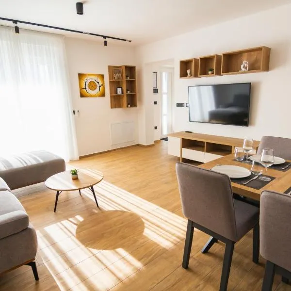 CITY LIFE with free parking, hotel in Pula