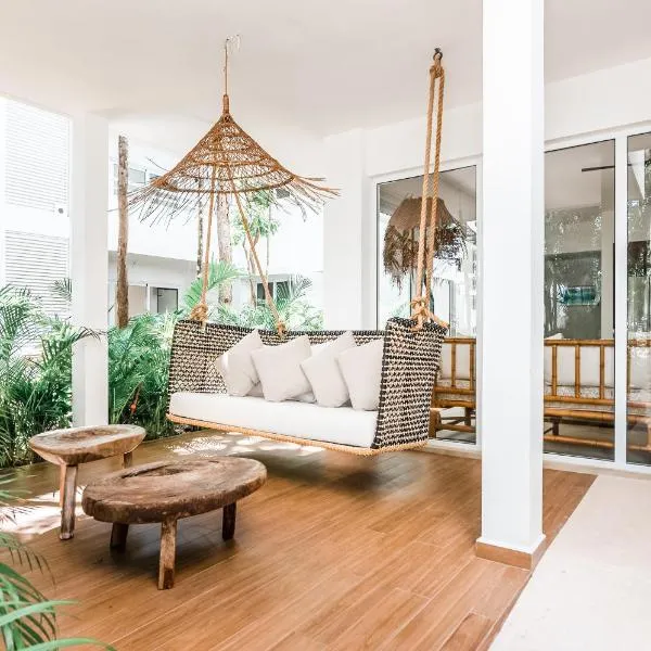 Charming Boho entire condo w Patio Swing, ξενοδοχείο σε Tulum