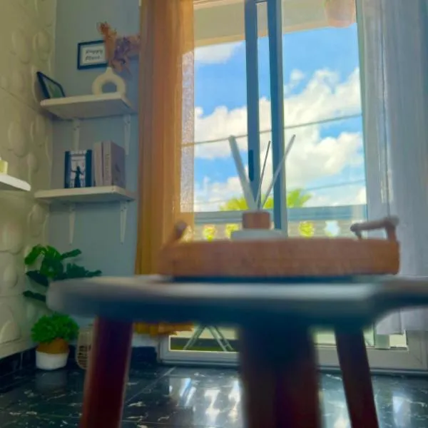 Bel appartement avec petit balcon sympa, hotel i Porto-Novo