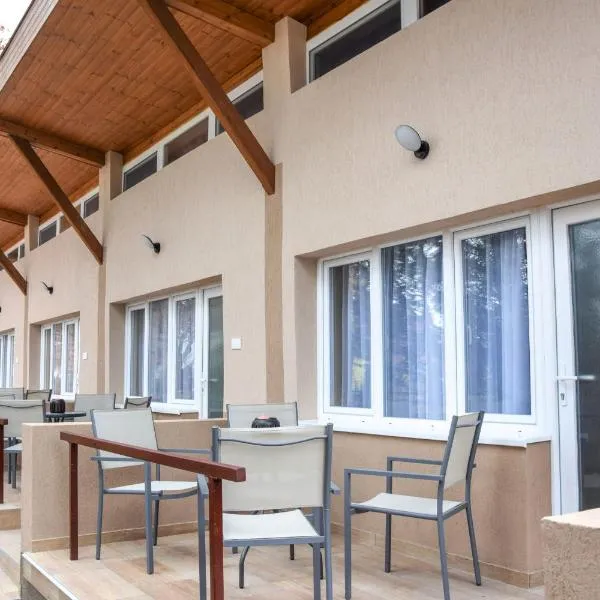 Lakeside Apartmanház Soltvadkert, hotel in Soltvadkert