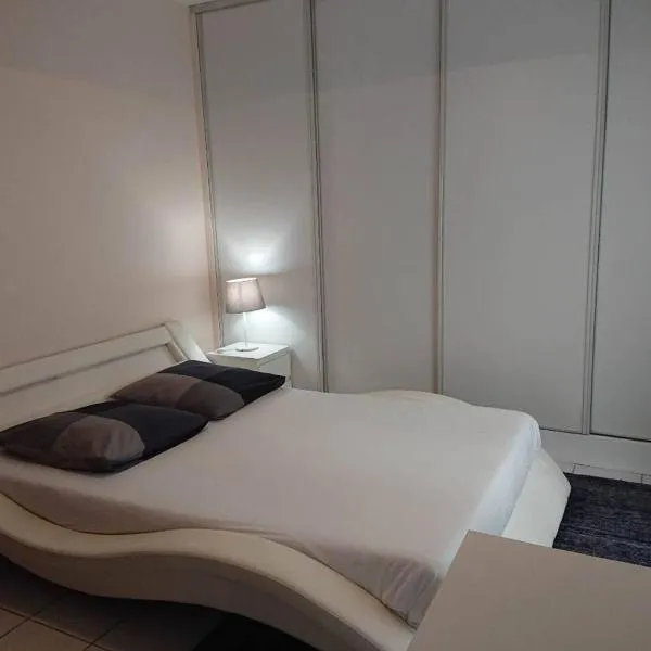 Chambre dans colocation aux Chartrons, hotel a Bordeaux