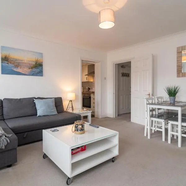 Light and airy 1 bedroom flat 700m from the Beach, hotel a Bournemouth