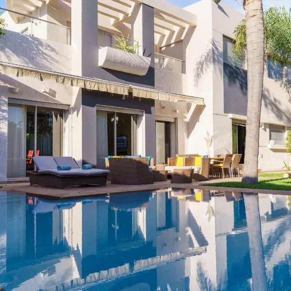 Luxury villa Bouskoura Pearl, hotel in Casablanca