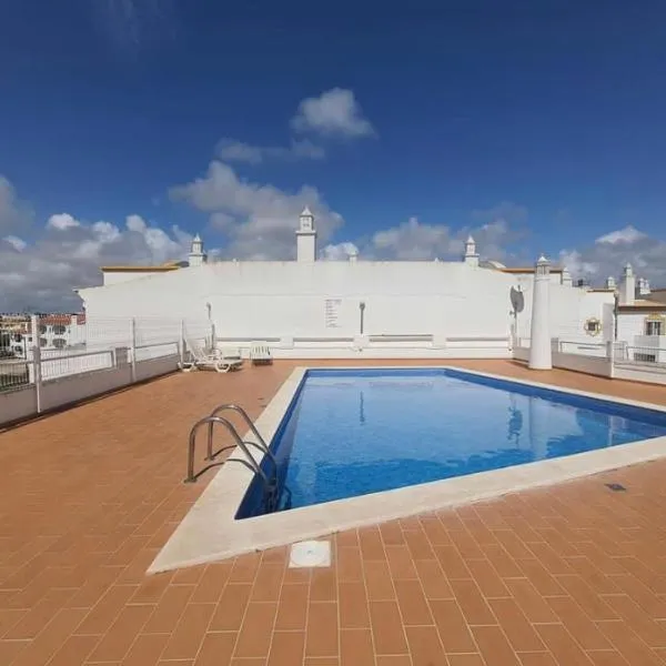 Appartement T1 Albufeira Strip Oura, hotel u gradu Albufeira