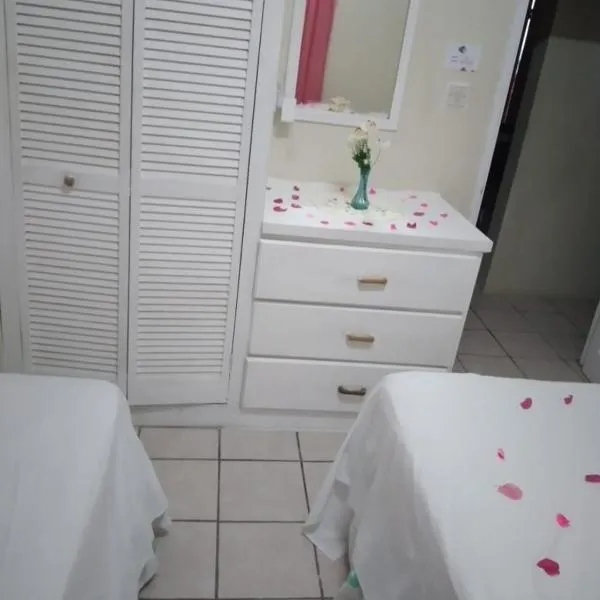 Hilltop View Guesthouse, hotel din Castries