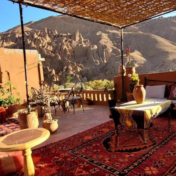 Tafsut dades guesthouse stay with locals, hôtel à Tamellalt