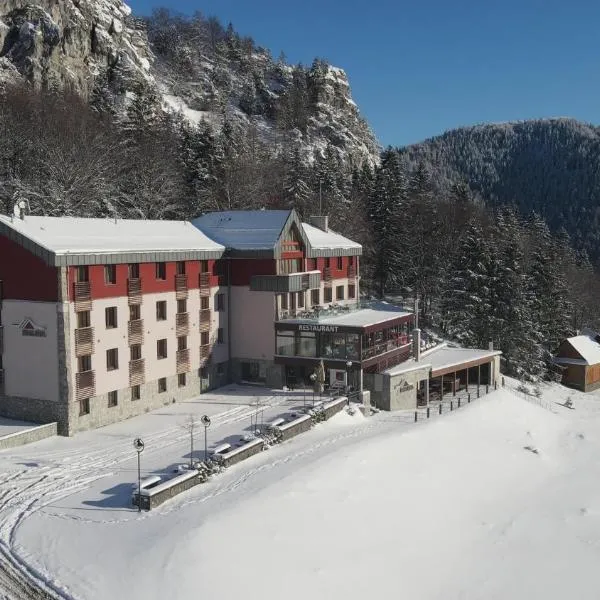 Hotel Malina - Ski & Bike resort、ルジョムベロクのホテル