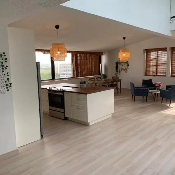 Attractive Penthouse in Isla Verde, ξενοδοχείο στο Σαν Χουάν