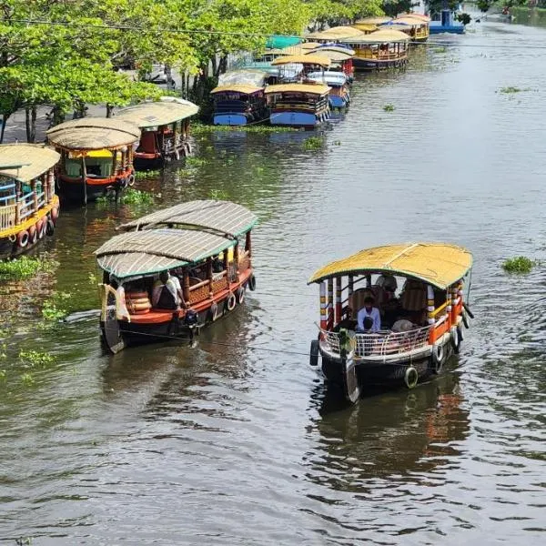 'Marari Johns Homestay' Mararikulam, Alappuzha,位于阿勒皮的酒店