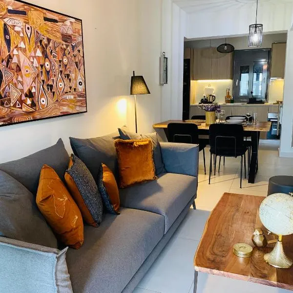 NEW 2BD APRT with SHARED ROOFTOP POOL E2, hotel in Athens