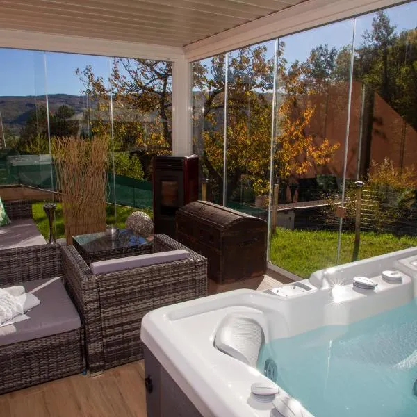 Villa Sumbilla, Modern, with sauna, heated jacuzzi near Tuscany, Hotel in Monghidoro