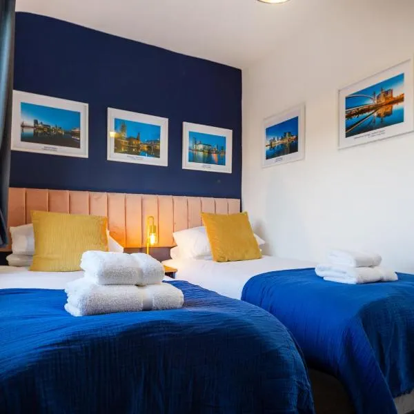 The Heart - Cosy 3 bedroom house with double driveway and Garden in Manchester, hotel in Manchester