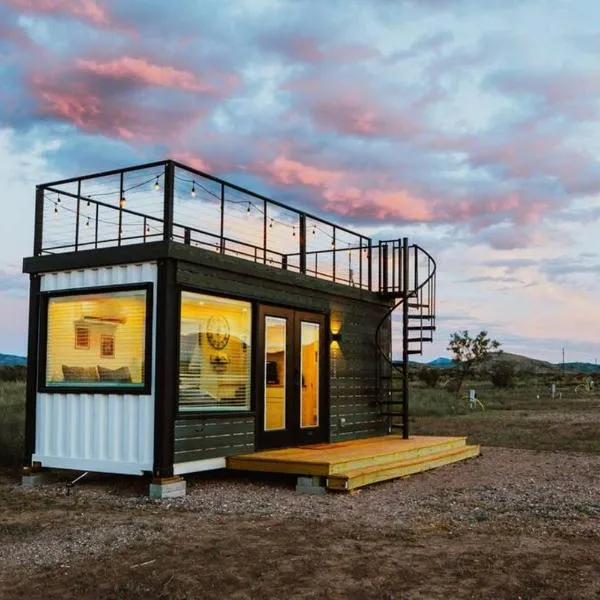 New Starry Night Shipping Container Home，位于阿尔派恩的酒店