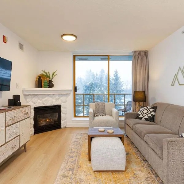 Renovated 1Bed-1Bath in Village with Pool, Hot Tub, and Sauna, hotel in Whistler